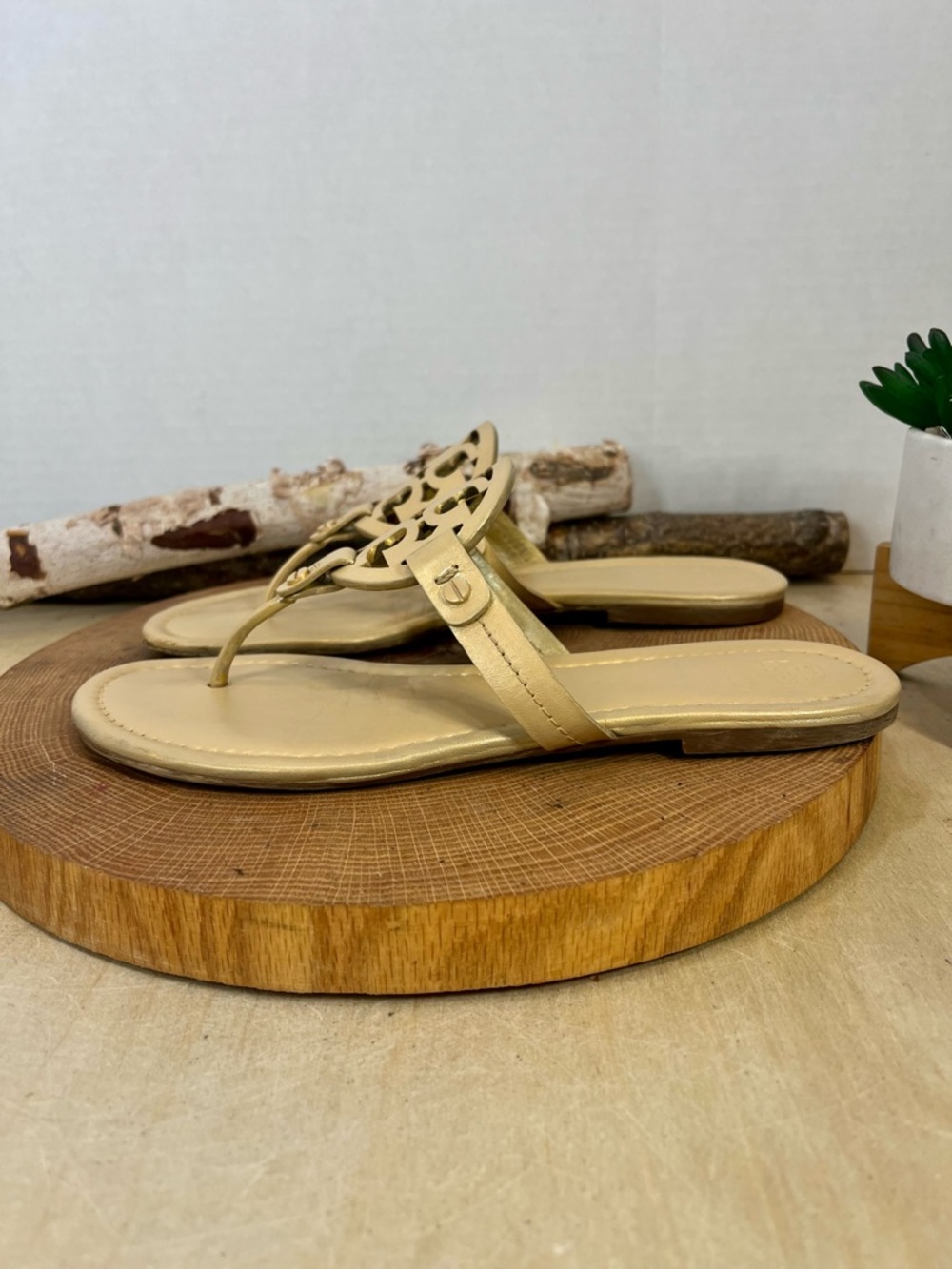 Tory Burch Miller Metallic Champagne Gold Leather Thong Sandals Size 9 - Picture 8 of 15